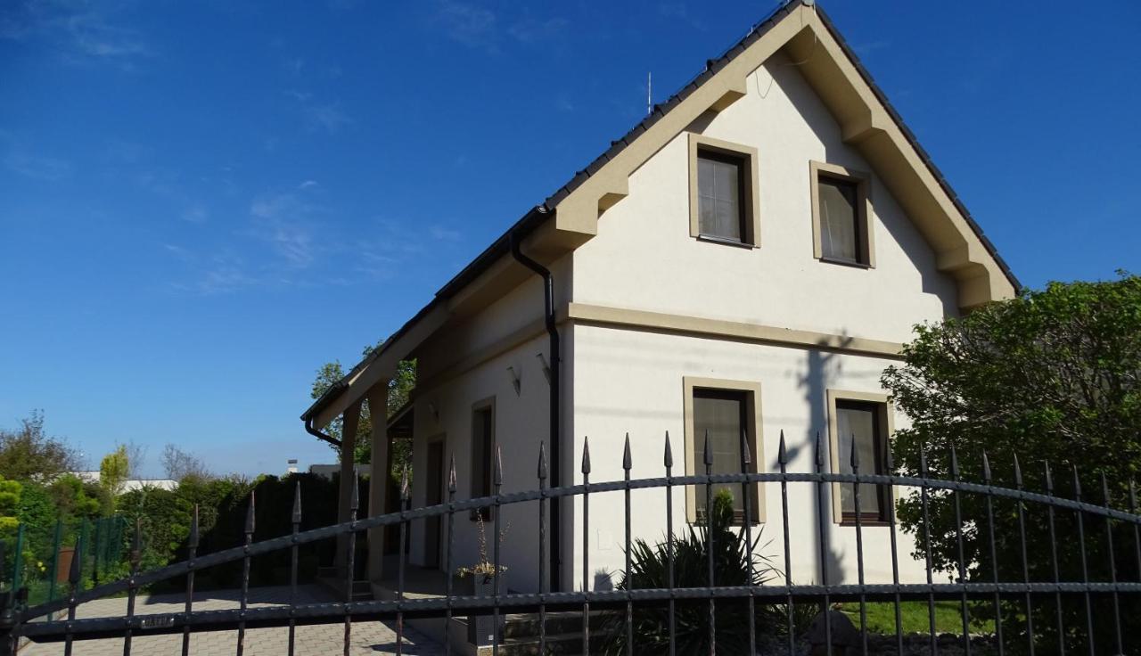 Kimy Home Mojmirovce Exterior photo
